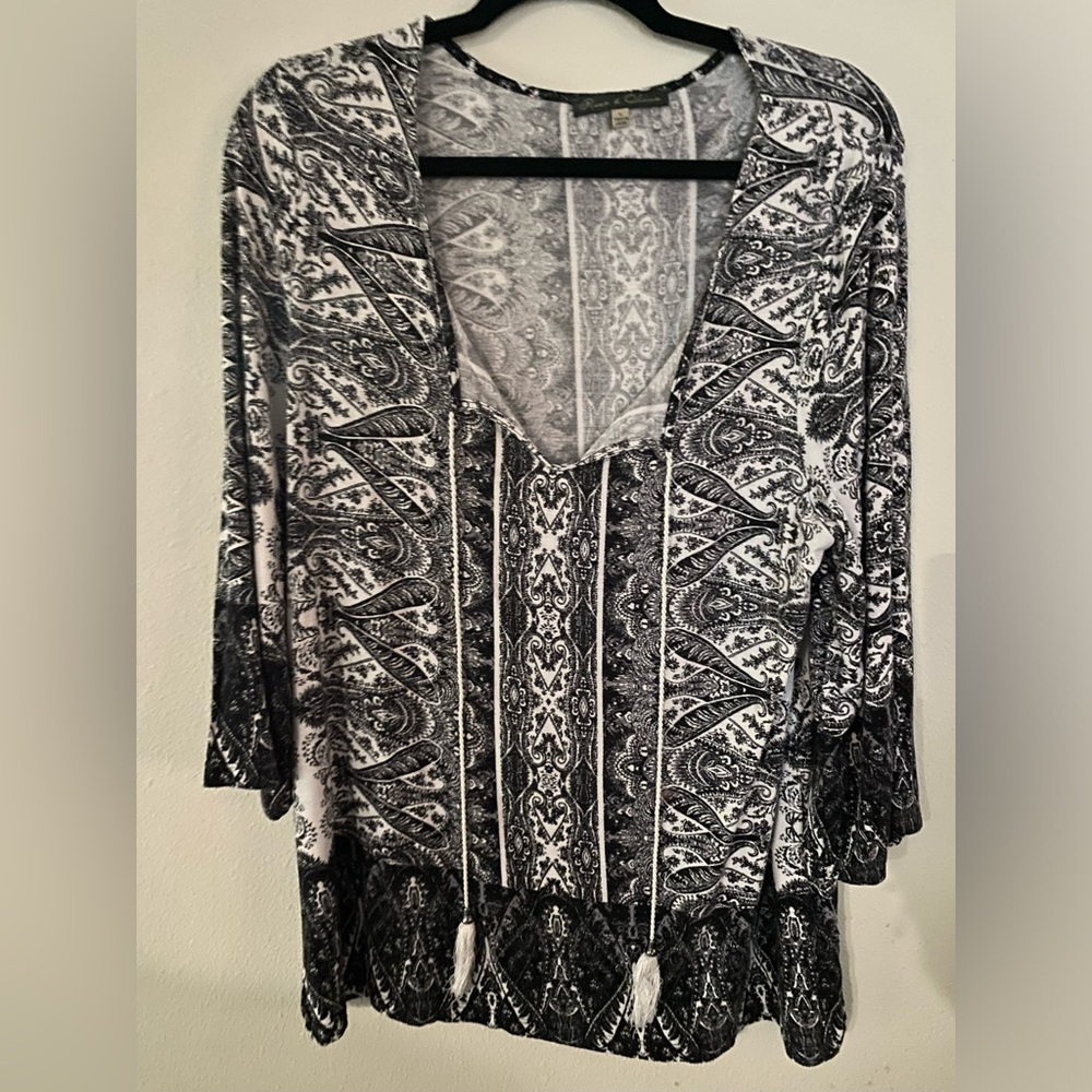 Rose & olive Boho Blouse/Top w/Tassels Black & White Sz.Large